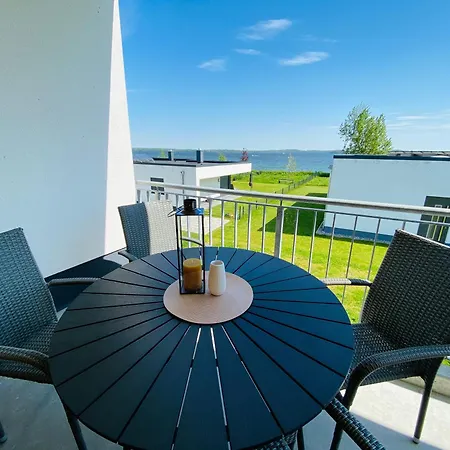Seeliebe Apartments Schwerin - Pkw, Teilweise Mit Privater Sauna, Wlan, Xxl-Balkon O Terrasse, Seeblick Exterior photo