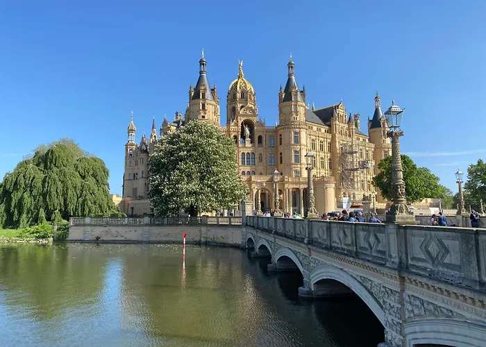 Seeliebe Apartments Schwerin - Pkw, Teilweise Mit Privater Sauna, Wlan, Xxl-Balkon O Terrasse, Seeblick