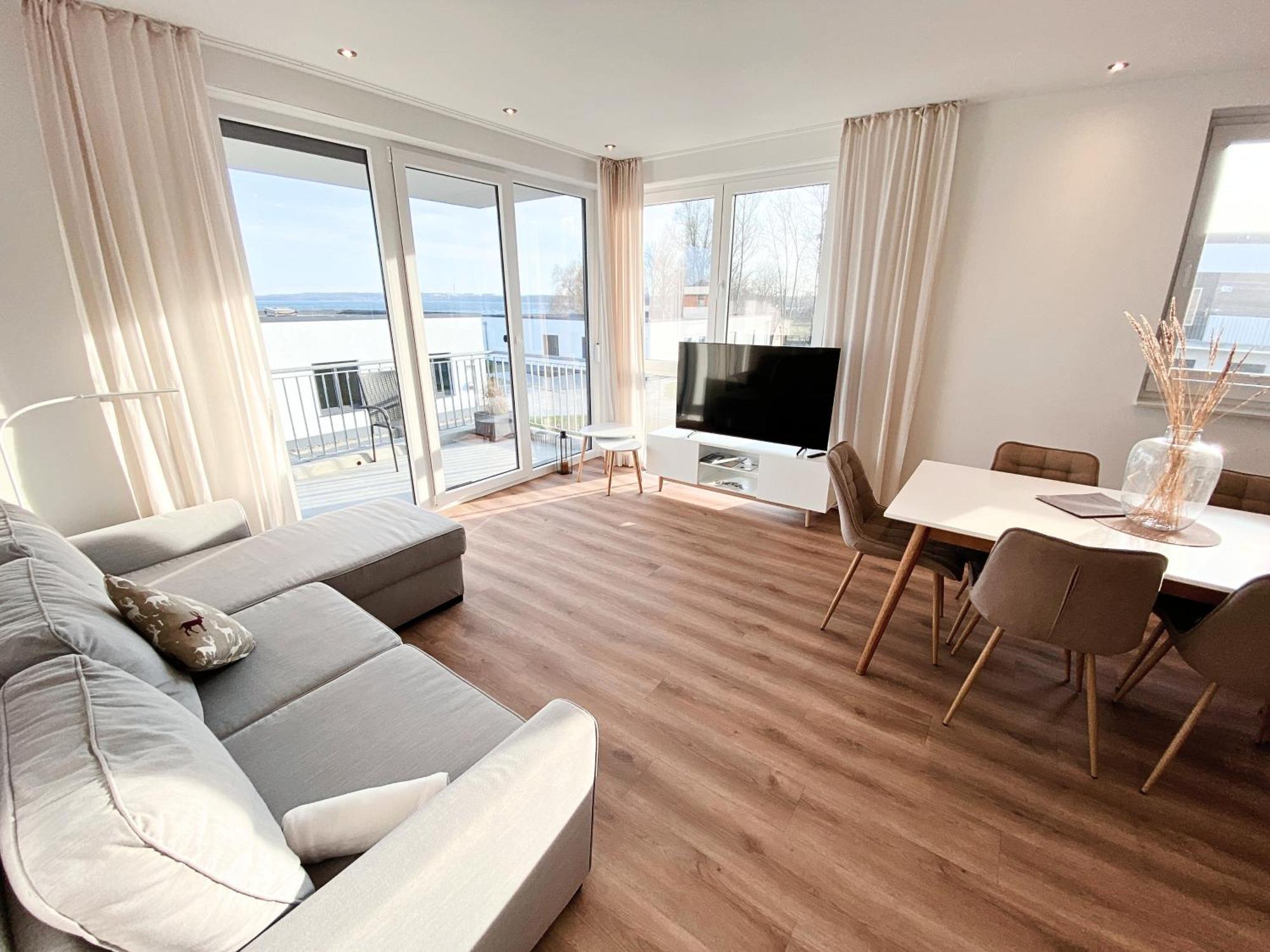 Seeliebe Schwerin - Pkw, Teilweise Mit Privater Sauna, Wlan, Xxl-balkon O Terrasse, Seeblick Apartment