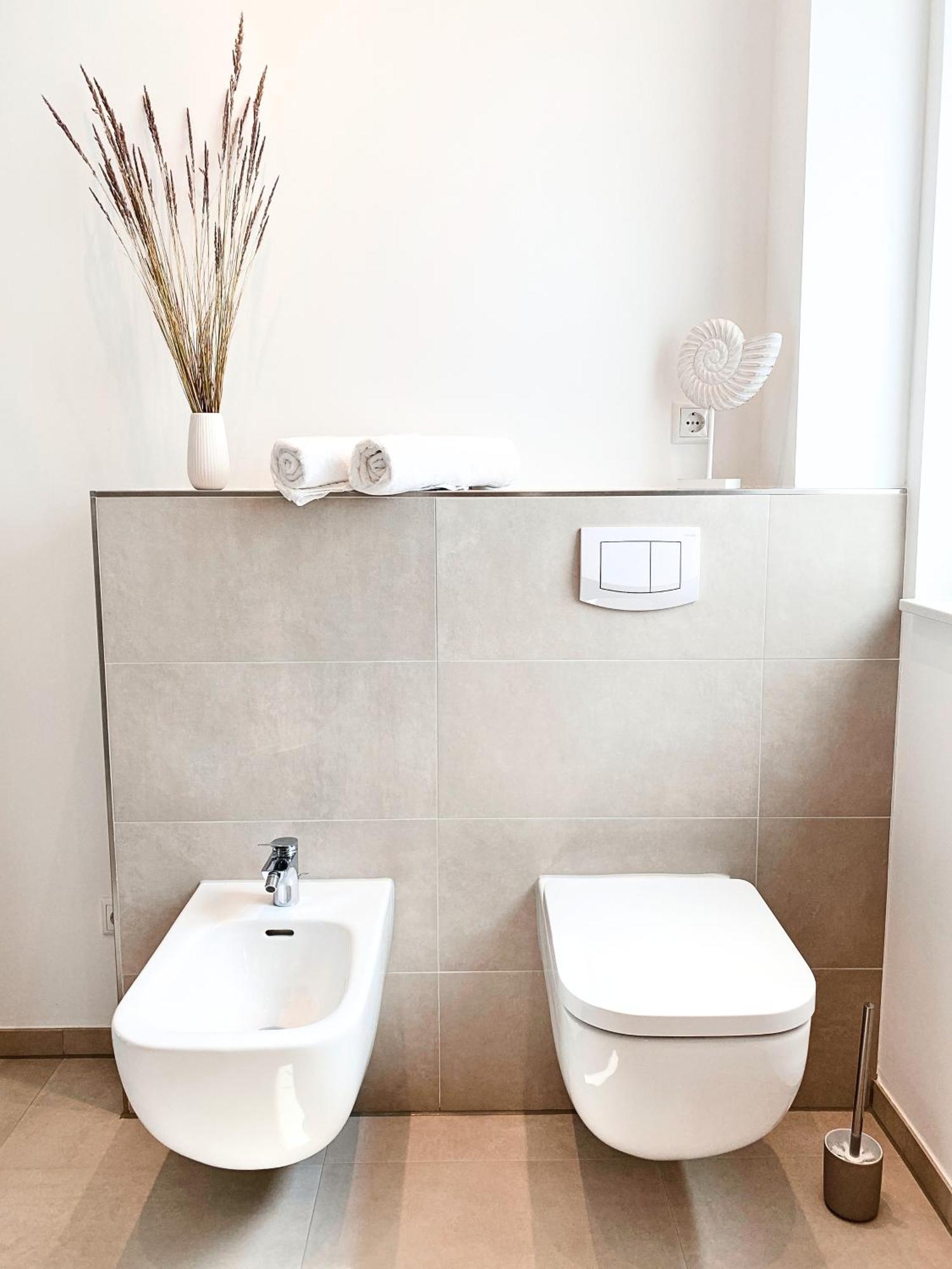 Seeliebe Schwerin - Pkw, Teilweise Mit Privater Sauna, Wlan, Xxl-balkon O Terrasse, Seeblick Apartment
