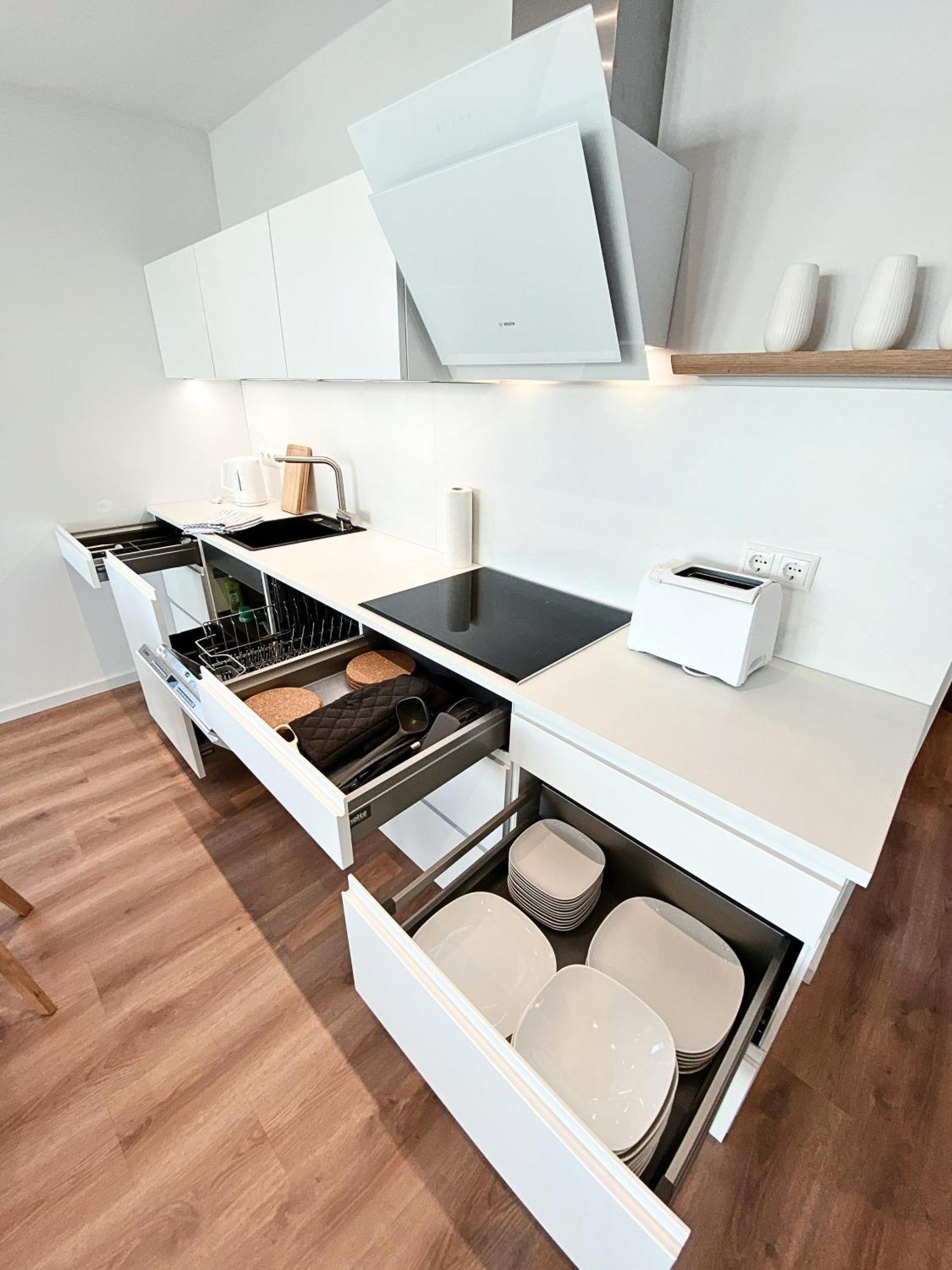 Apartment Seeliebe Schwerin - Pkw, Teilweise Mit Privater Sauna, Wlan, Xxl-balkon O Terrasse, Seeblick