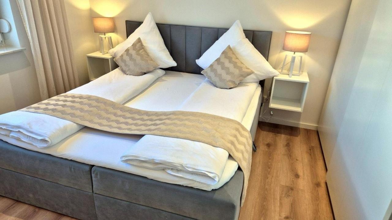 Seeliebe Schwerin - Pkw, Teilweise Mit Privater Sauna, Wlan, Xxl-balkon O Terrasse, Seeblick Apartment *